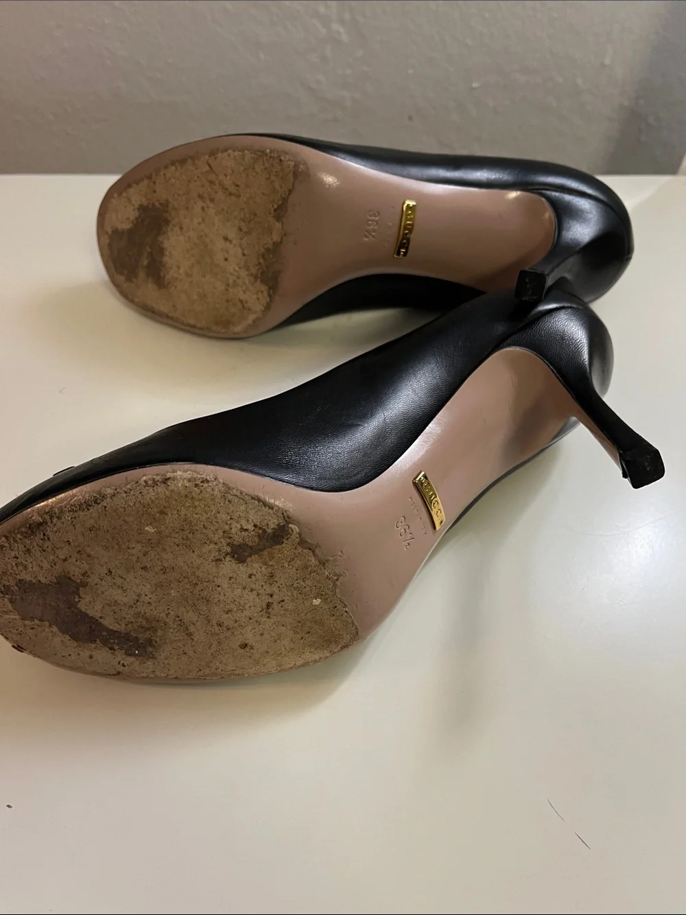 Gucci Black Leather Peep-Toe Pumps with Gold Horsebit